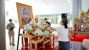 ร่วมพิธีทำบุญทักษิณานุปทาน เพื่อถวายเป็นพระราชกุศลและน้อมรำลึกในพระมหากรุณาธิคุณ เนื่องในวันนวมินทรมหาราช ประจำปี พ.ศ. 2569